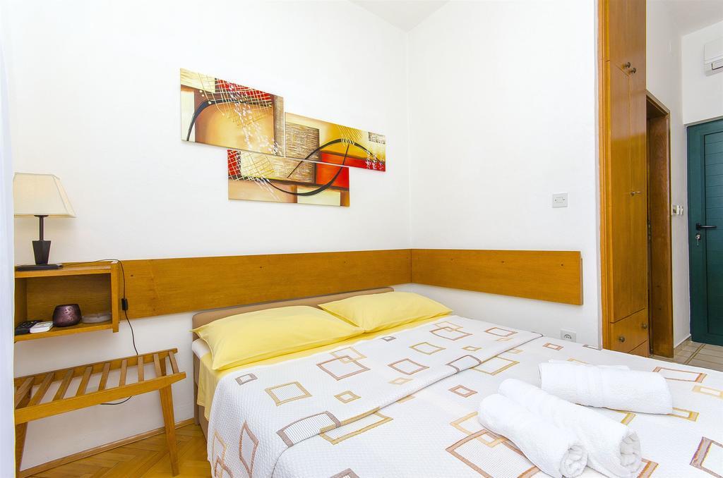 Apartments Kunac Podgora Exterior photo